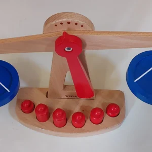 Balance à plateaux, en bois